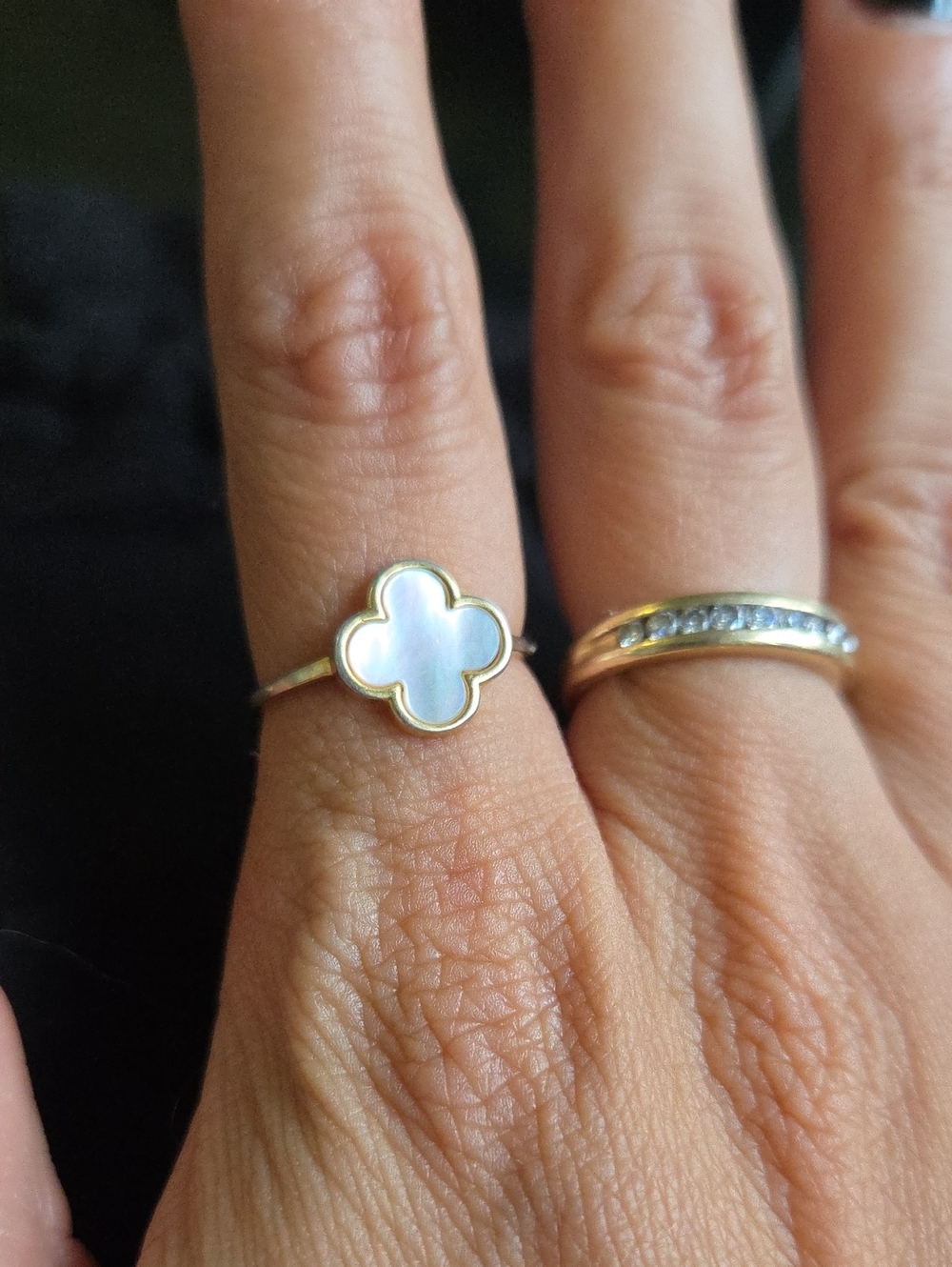 Gold Mother-of-Pearl Clover Ring